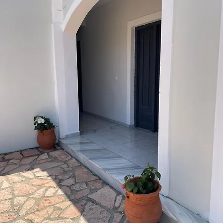 Sidari Centre Apartment *