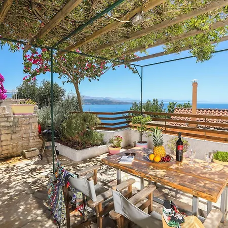 Joannas Sea-view Stone House Apartment *