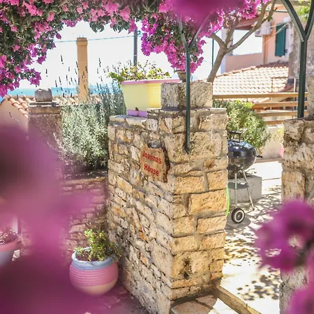 Joannas Sea-view Stone House * Katavolos