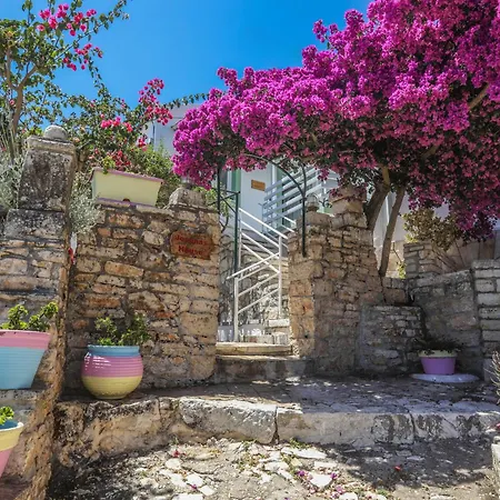 Joannas Sea-view Stone House Apartment