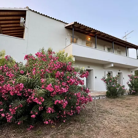 Kouros Apartment *