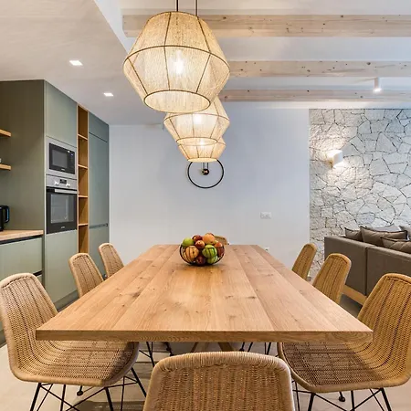 Avale Luxury