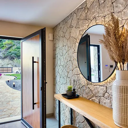 Avale Luxury