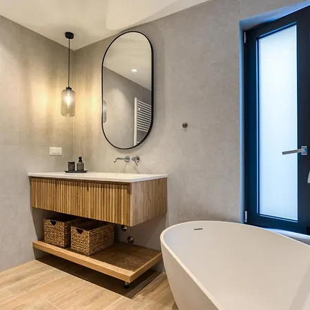 Avale Luxury Villa