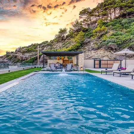 Avale Luxury Villa