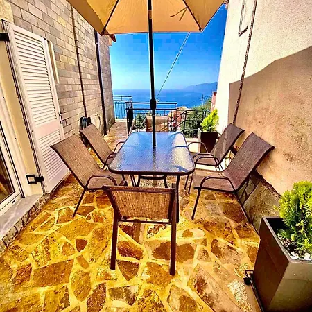 Janos Seaview House Holiday home Pentati