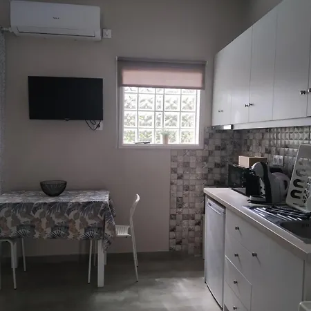 Apartment Trousas *