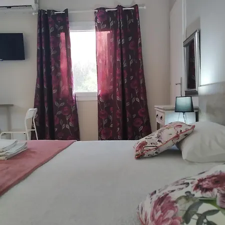 Apartment Trousas *