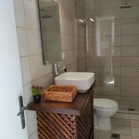 Apartment Trousas *