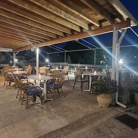 Paleo Hotel *
