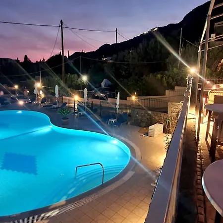 Paleo Hotel *