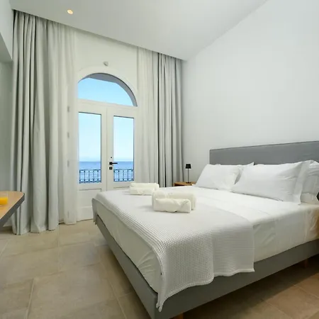 Achillion Bay Holiday home *