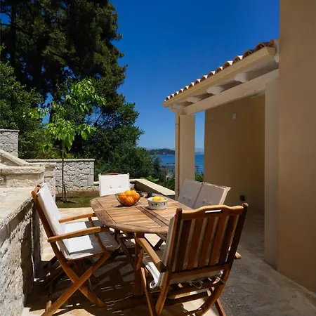 Holiday home Achillion Bay *