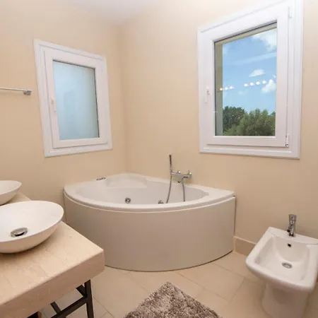 Balatsinos Villa *