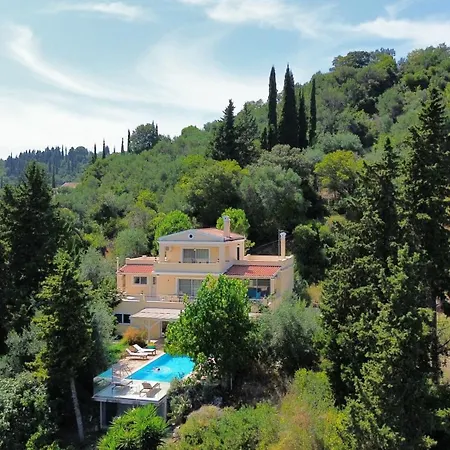Villa Fioraki *