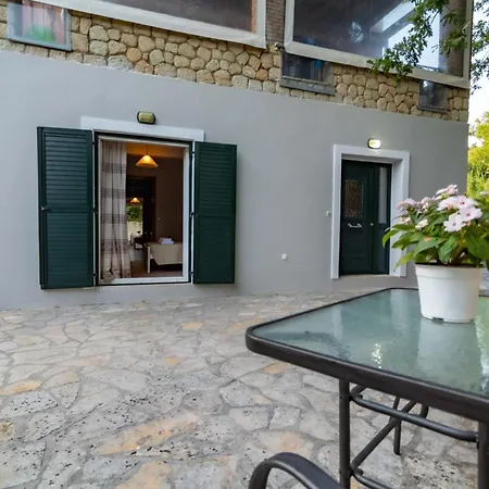 Adamantia Viros Apartment Bastounion