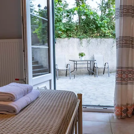 Apartment Adamantia Viros