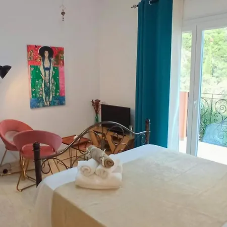 Amaryllis Apartment
