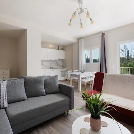 Apartment Sundial House Poulades