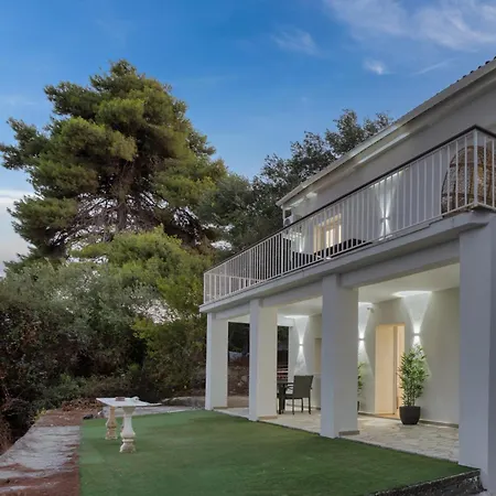 Ninemia Seaview By Estia Perama (Corfu)