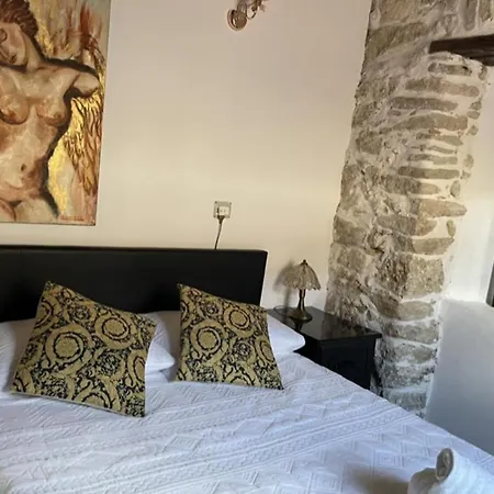 Art House Pagoi Sleeps 6 Parking 5 Min To Beach