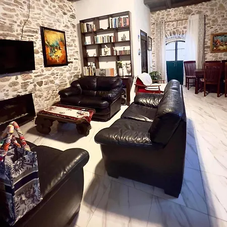 Holiday home Art House Pagoi Sleeps 6 Parking 5 Min To Beach *