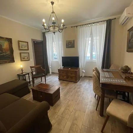 Dion And Eva's Oldtown Apartment