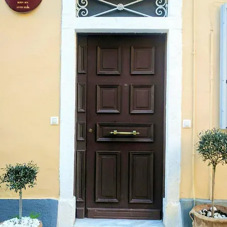 Dion And Eva's Oldtown Apartment
