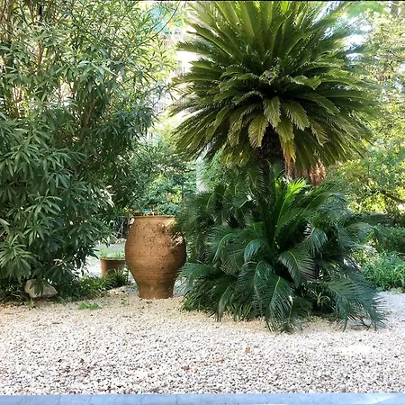 Apartment Garden *