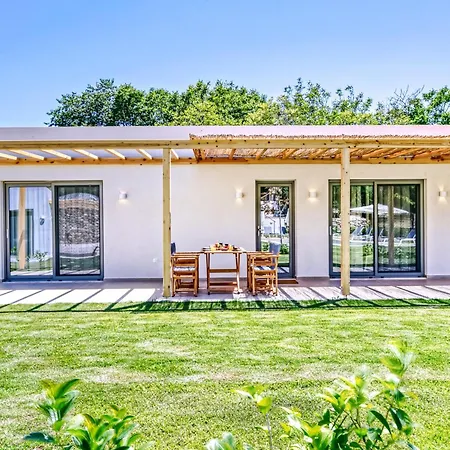 Kumquart Estate- Bergamot Lodge