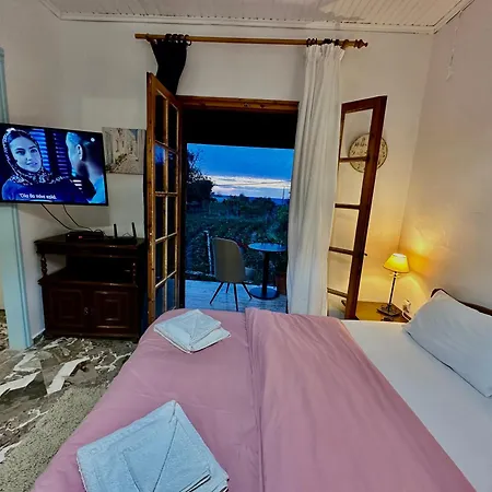 Travellers Gaddafi Agios Gordios Holiday home *