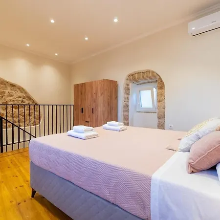 Vitouhouse Lakones