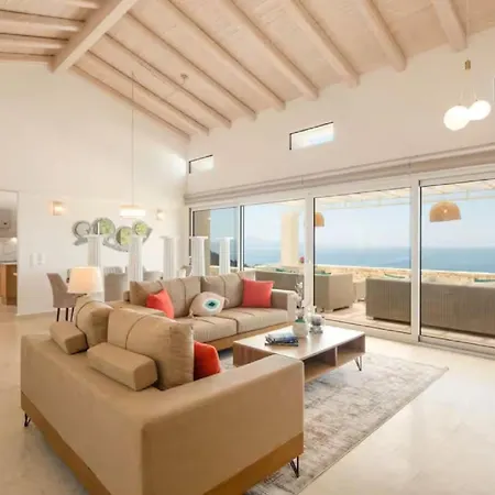 Apartment Beautiful New Overlooking The Beach!!