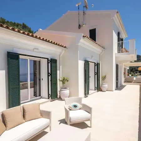 Beautiful New Overlooking The Beach!! Apartment