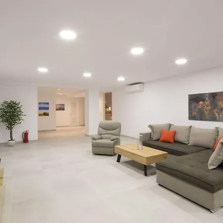 Apartment Beautiful New Overlooking The Beach!! *