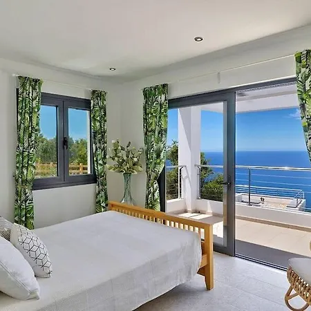 Clifftop Villa *