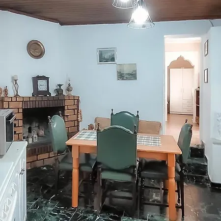 Nanas Mountain View House Holiday home *