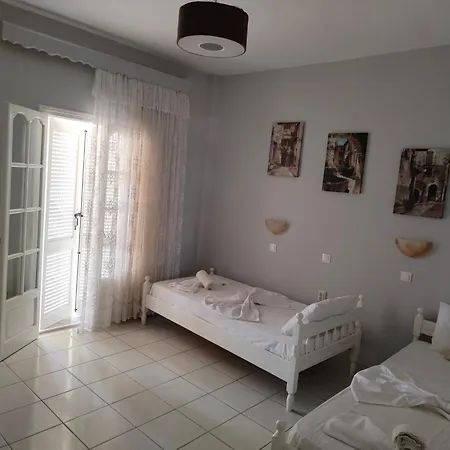 Asprokavos And * Kávos