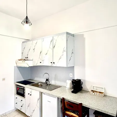 Marina Studios Aparthotel 2*