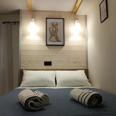 Olimpias Apartment *