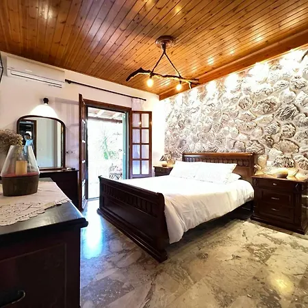 Yiannitsis-harmony In The Flowers, Acharavi Holiday home *