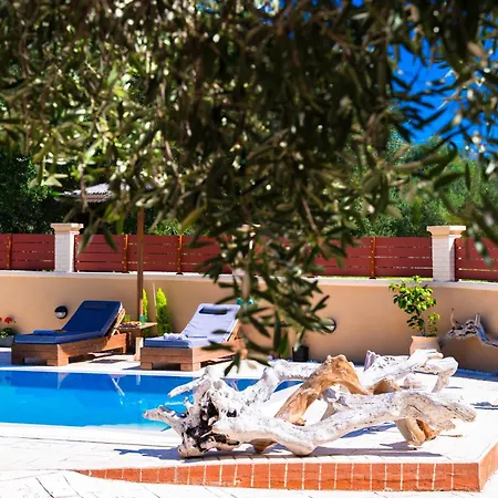 Artemis Prasoudi Holiday home *