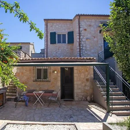 Yiarios Poulades