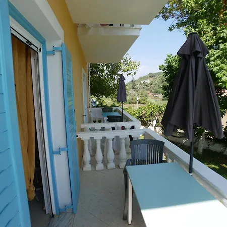 Vania Gardenos Apartment *