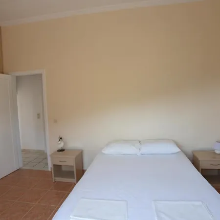 Vania Gardenos Apartment *