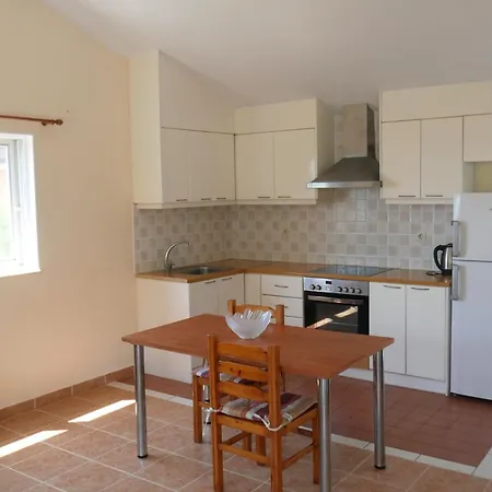 Vania Gardenos Apartment *