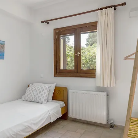 House With Private Mini Pool Jacuzzi & Holiday home Viros