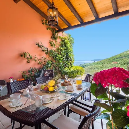 Villa Adonis By *