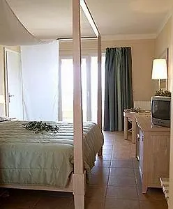 Nasos & Hotel
