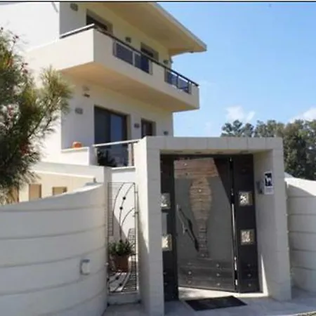 Tasos Villa *